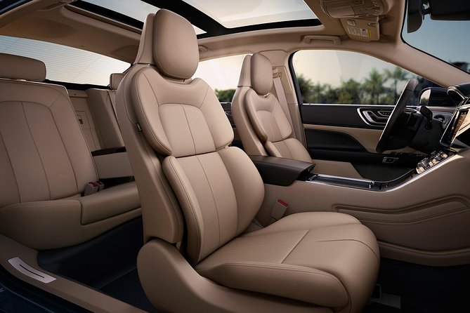 Departure Private Transfer Vancouver to YVR Airport or Cruise Port- Business Car