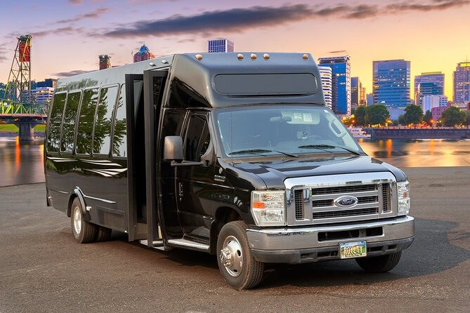 Departure Transfer Montreal to Montreal Airport by Limos or Bus