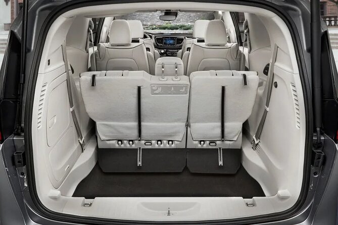 Departure Transfer Montreal to Montreal Airport YUL by Car or SUV
