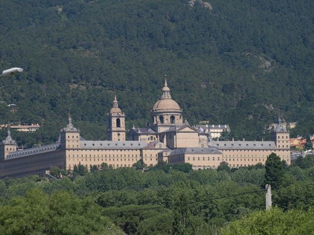 Desde Madrid: Excursión De Un Día a El Escorial, El Valle Y Segovia - Good To Know