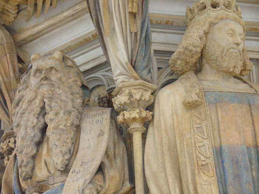 Dijon : Guided Tour : The Well of Moses