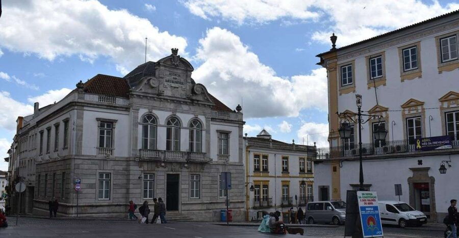 Discover Evora: Full-Day Adventure