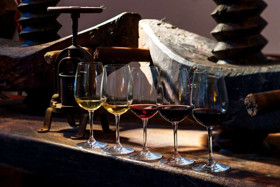 Discover Santorini: Prehistoric Akrotiri & Winery Tour - Good To Know