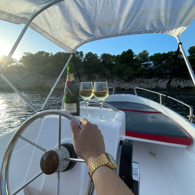 Discover the Best Places in a Small Boat Driven by Your Self