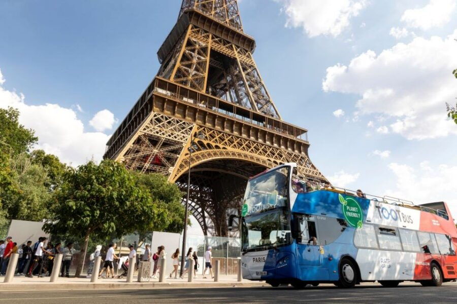 Disneyland Paris: Bus Sightseeing Tour in Paris