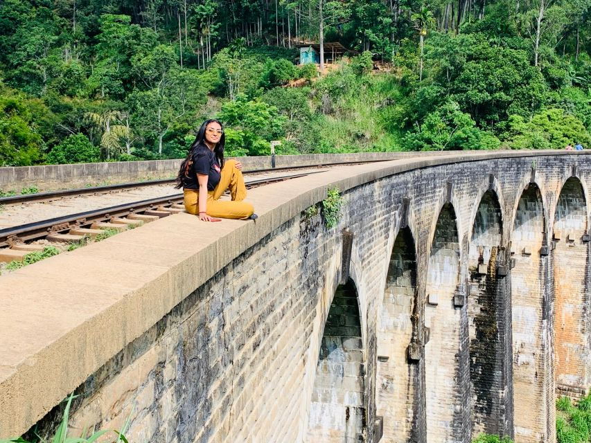 Diyaluma Water Fall & Explore the Ella From Down South - Host/Greeter Information