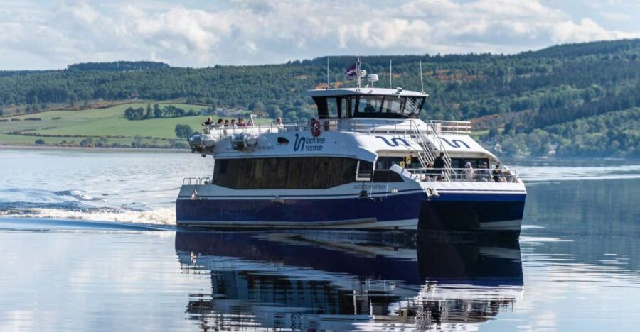 Dochgarroch: Loch Ness and Caledonian Canal 2-Hour Cruise