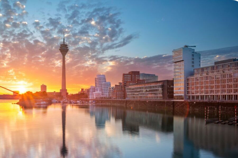 Düsseldorf: City Exploration Game and Tour