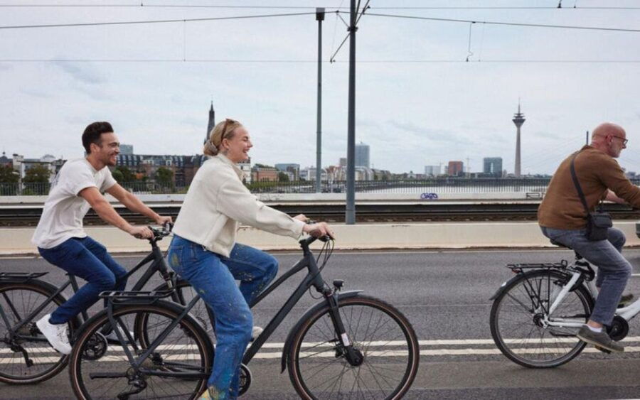 Düsseldorf: Group Biking Adventure
