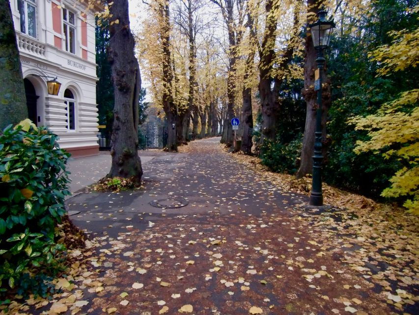 Düsseldorf: Kaiserswerth Past & Present City Discovery Game
