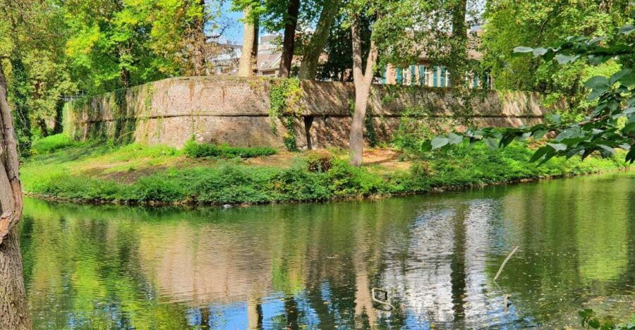 Düsseldorf: Self-Guided Walk Along River Düssel to Old Town