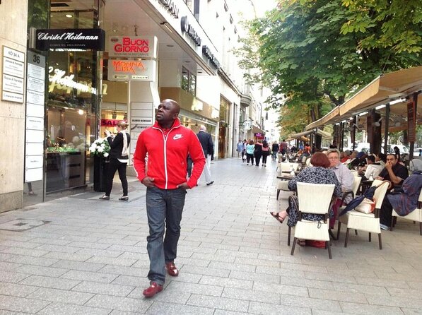 Dusseldorf: Walking Tour With Audio Guide on App