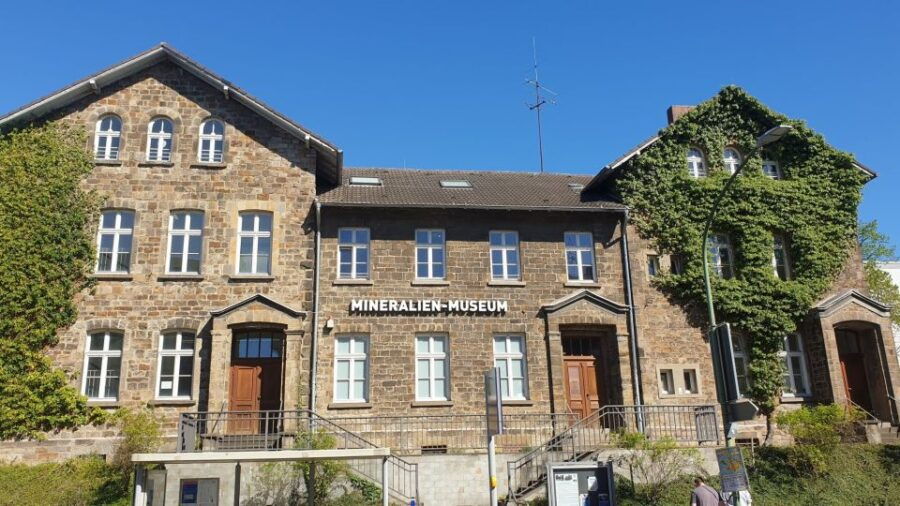 Eating: Kupferdreh – Self-guided Walk Railway, Lake, History