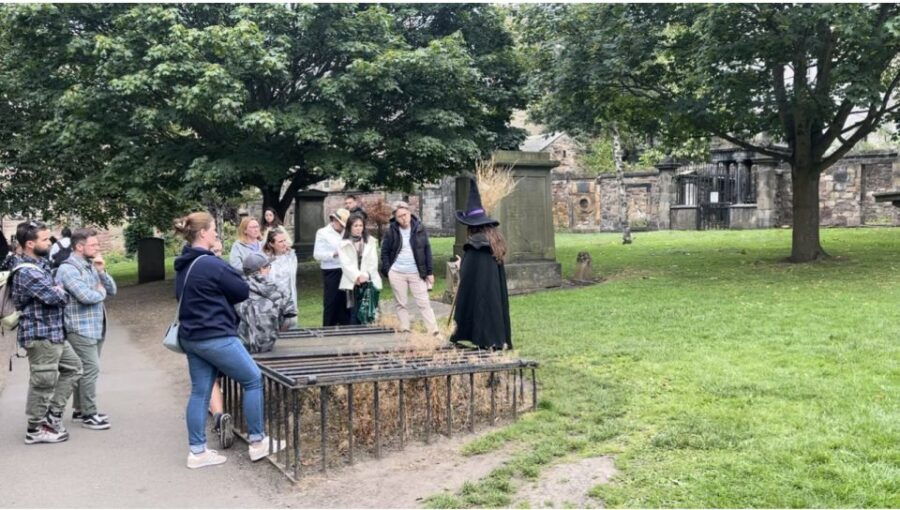 Edinburgh Ghost Tour:Uncover Haunting Tales and Dark Stories