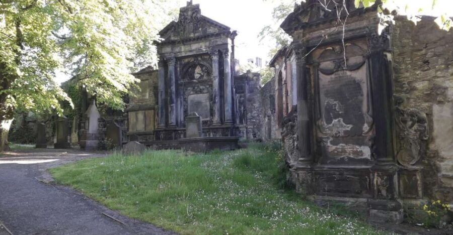 Edinburgh: Greyfriars Kirkyard Tour
