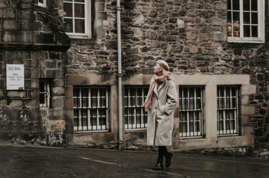 Edinburgh: Photo Shoot With a Private Vacation Photographer