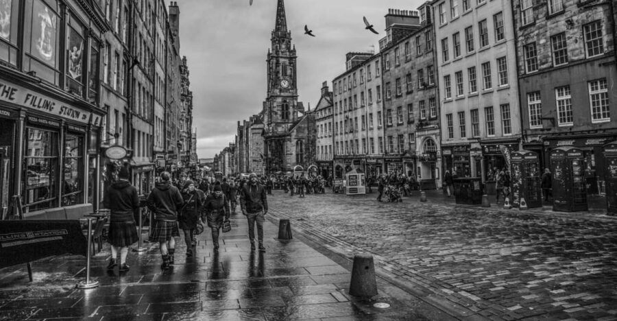 Edinburgh: Self-Guided Mystery Tour by The Royal Mile