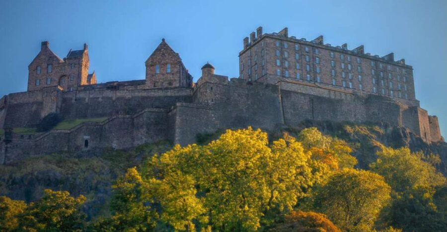Edinburgh Welcome Tour: Private Tour With a Local