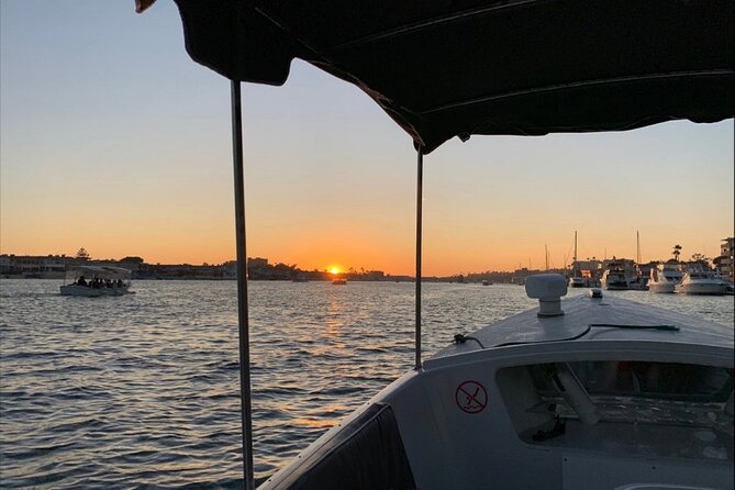 Electric Picnic Boat Rental in Newport Harbor for 12 Passengers