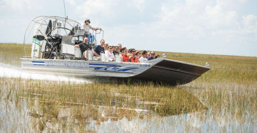Everglades: Sawgrass Park Day Time Airboat Tour & Exhibits