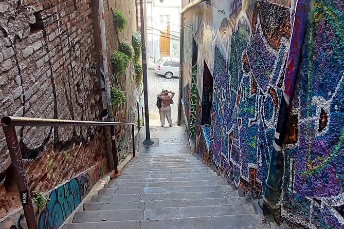 Exclusive Full-Day Tour Explores Valparaiso's Beauty