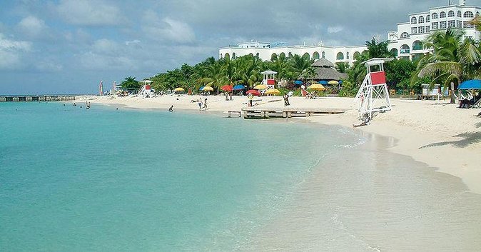 Falmouth Shore Excursion: Historic Sightseeing Tour and Doctors Cave Beach