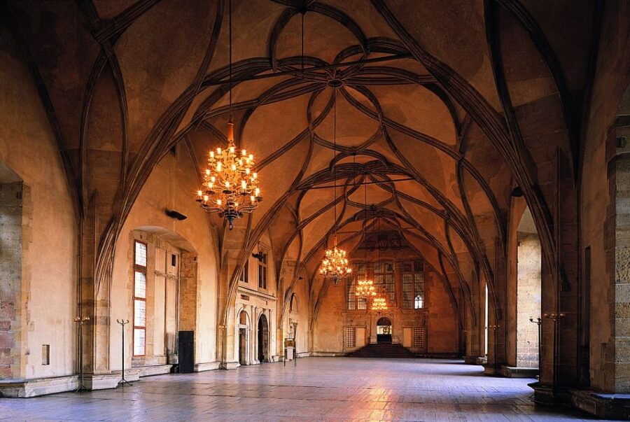 Family Friendly Tour Prague Castle in an Attractive Concept