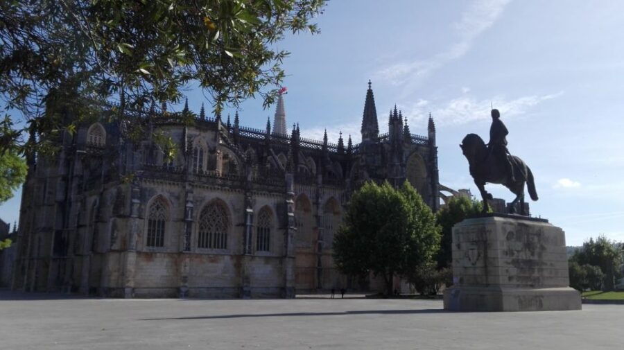 Fátima, Batalha, Alcobaça, Nazaré and Óbidos Private Tour