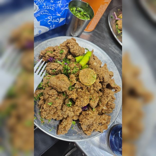 Female Guide in Pyramids Tell You the Real Story - Good To Know