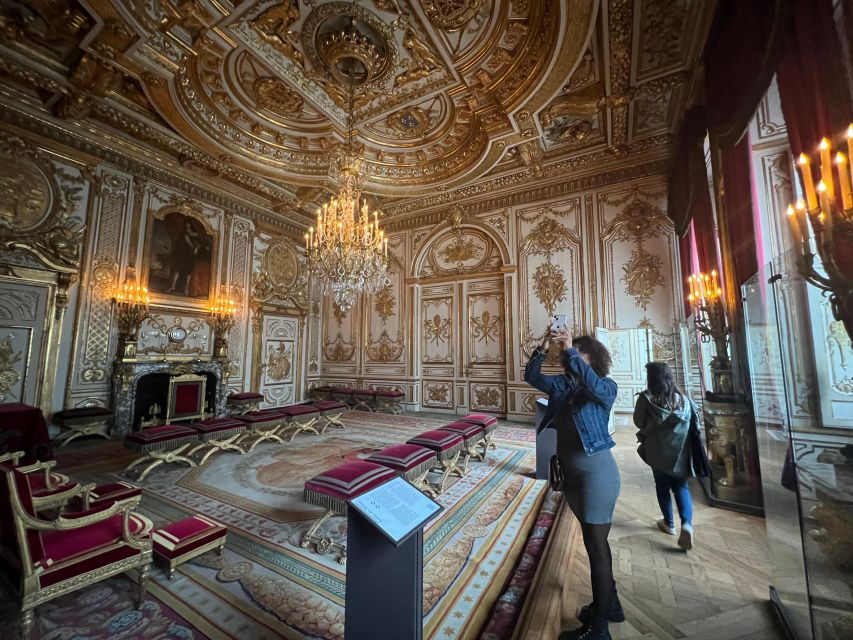 Fontainebleau Palace :Skip the Line Small Group Guided Tour