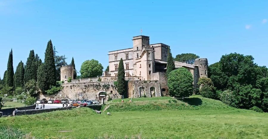 From Aix-en-Provence: Luberon Perched Villages Guided Tour