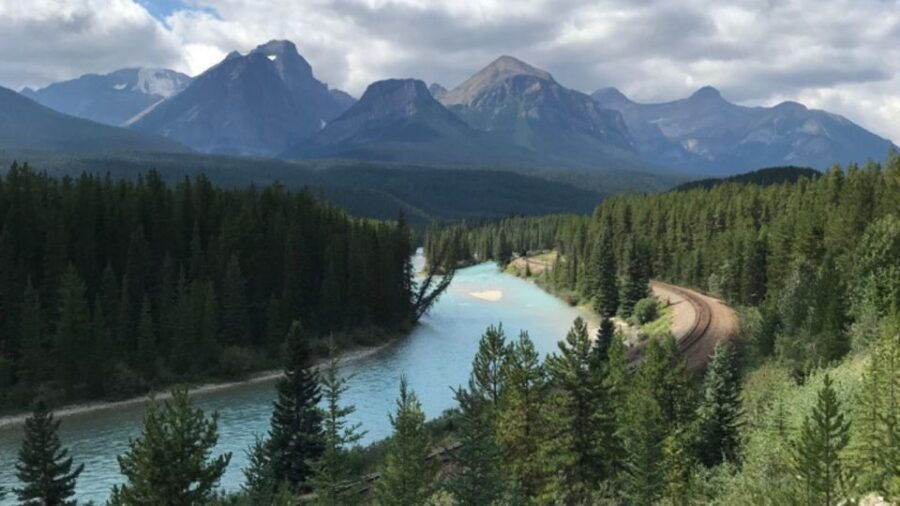 From Banff/Canmore: Moraine Lake Round-Trip Shared Transfers