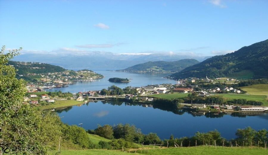From Bergen: Hardangerfjord & Vøringsfossen Private Tour