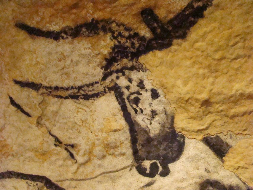 From Bordeaux: Lascaux and Dordogne Valley Private Tour