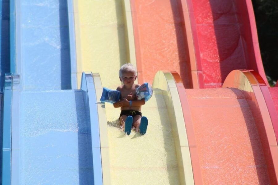 From Chania or Rethymno: Limnoupolis Water Park Trip