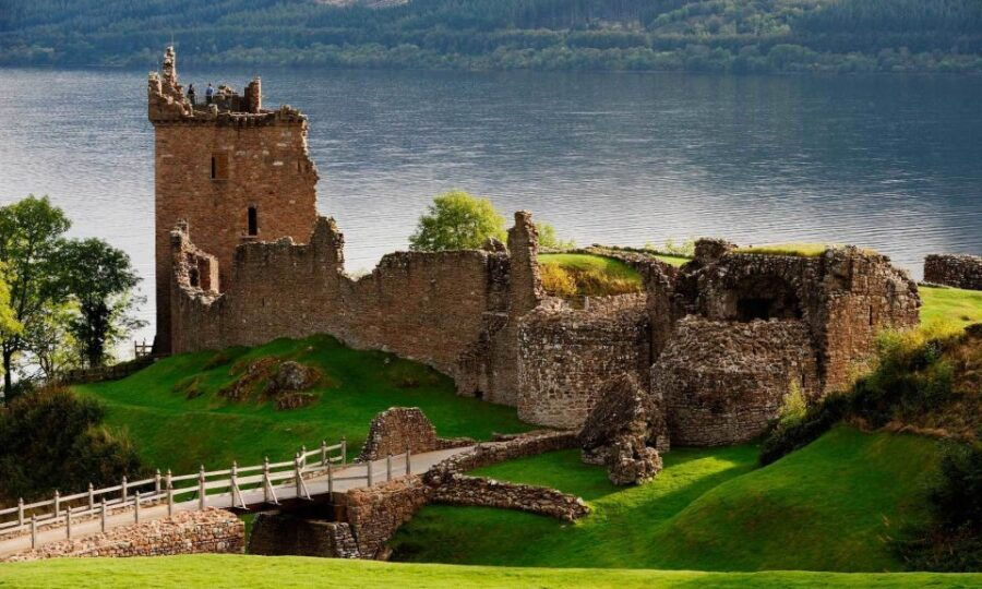 From Edinburgh: Loch Ness & Inverness Tour in Spanish