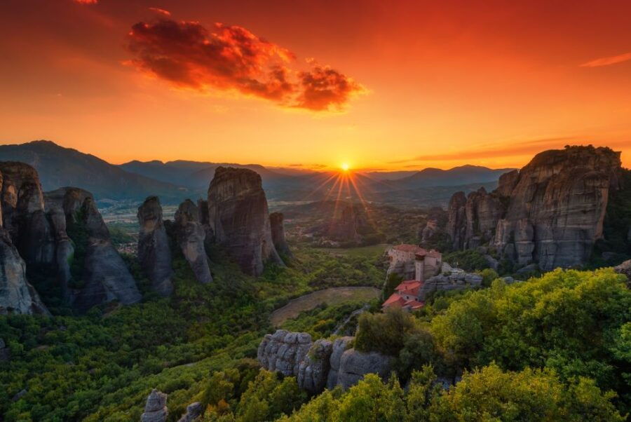 From Halkidiki: Meteora & Monasteries Day Trip With Transfer - Good To Know