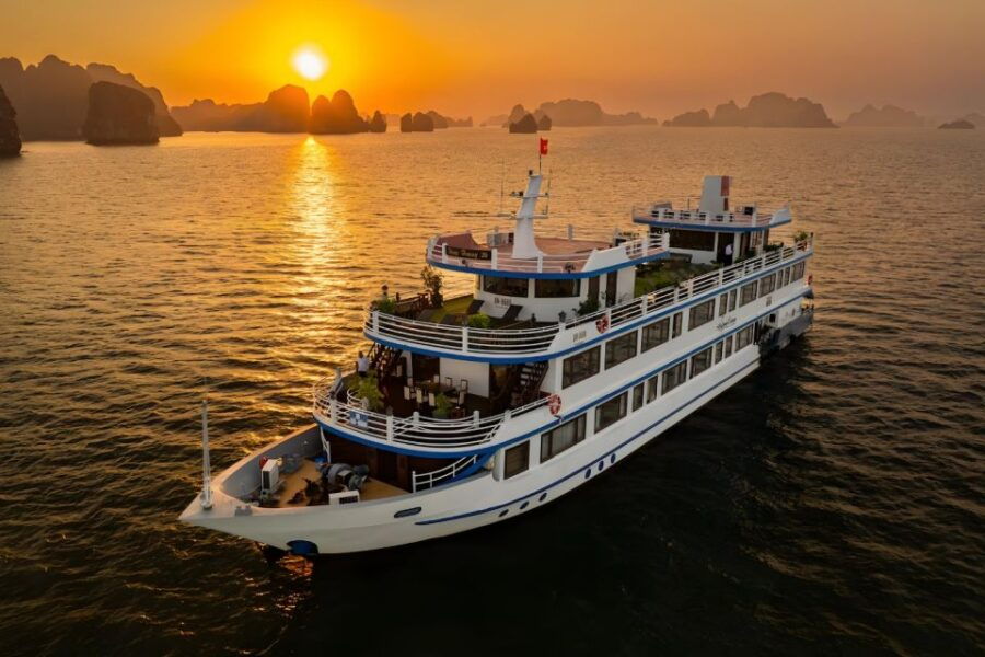 From Hanoi: Overnight Halong Bay Luxury Cruise With Meals