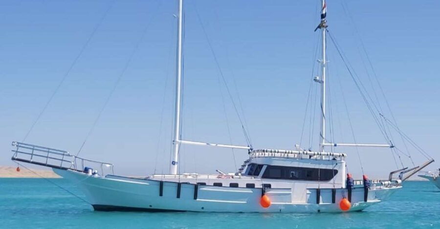 From Hurghada: Premier Sailing Boat Trip With Buffet Lunch