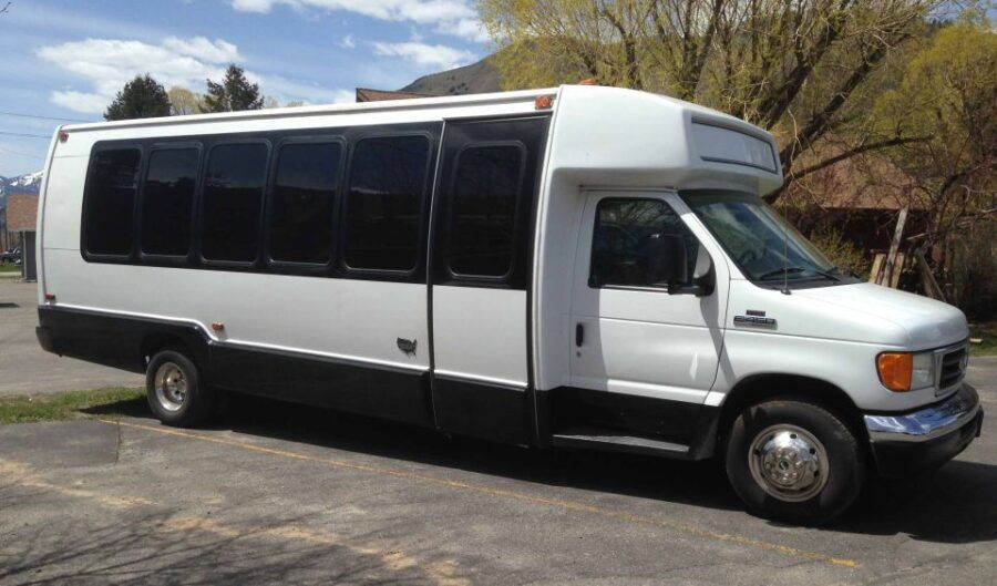 From Jackson: Grand Targhee Resort Round-Trip Ski Bus