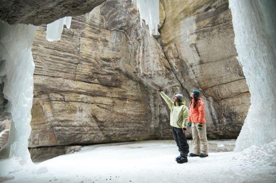 From Jasper: Maligne Canyon Guided Ice Walking Tour