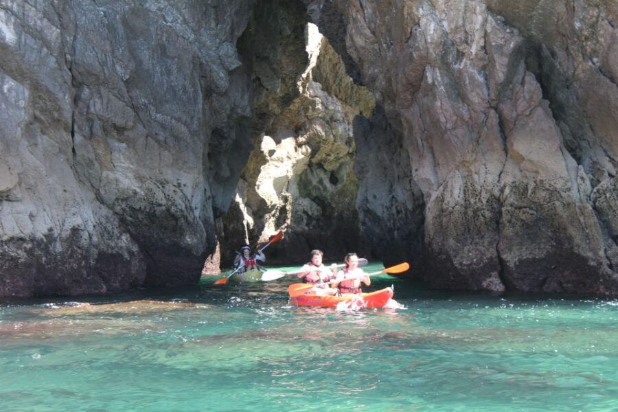 From Lisbon: Arrábida Natural Park Kayaking and Jeep Tour