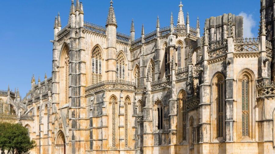 From Lisbon: Big Waves Nazaré, Óbidos & Batalha - Good To Know