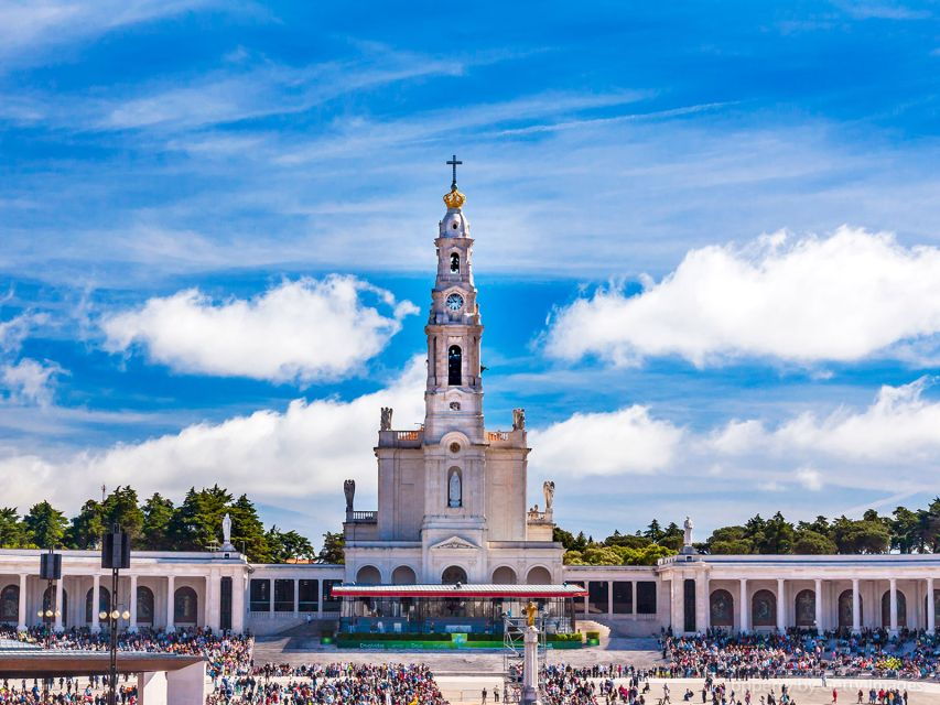 From Lisbon: Fatima, Nazaré, Óbidos Full-Day Trip