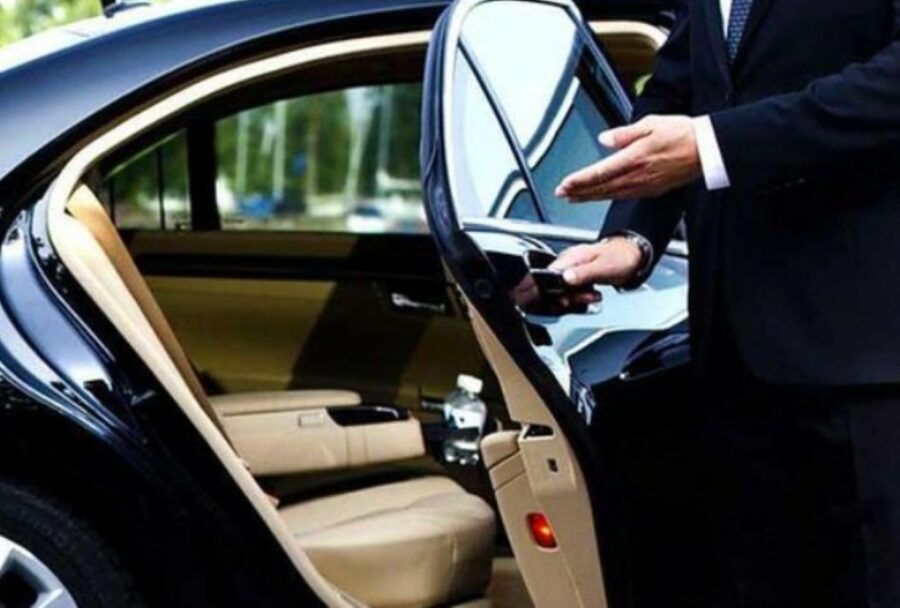 From Malaga: Private Transfer Malaga Airport to Estepona