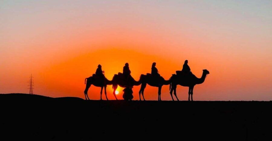 From Marrakech: Dinner in Agafay Desert With Sunset & Stars