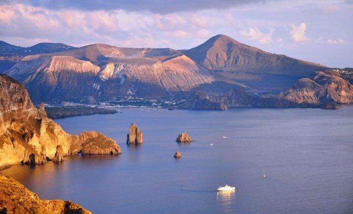 From Milazzo: Lipari and Vulcano Boat Trip With Walking Tour