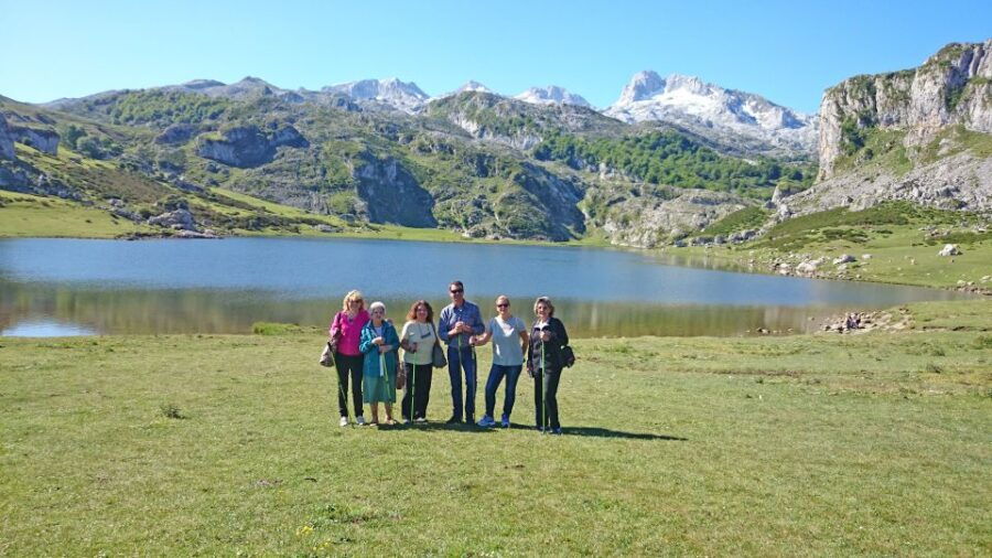 From Oviedo: Covadonga Lakes Day Tour With Guided Hike