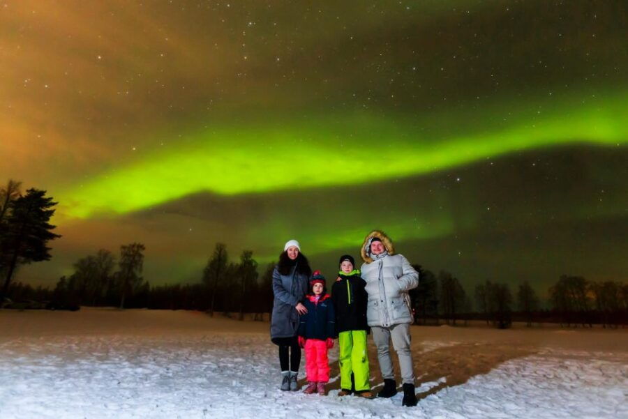 From Rovaniemi: Northern Lights Photo Tour With Pickup