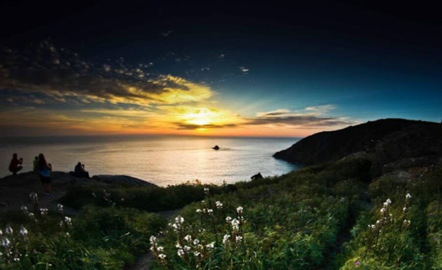 From Santiago: Finisterre Lighthouse Sunset Tour - Good To Know